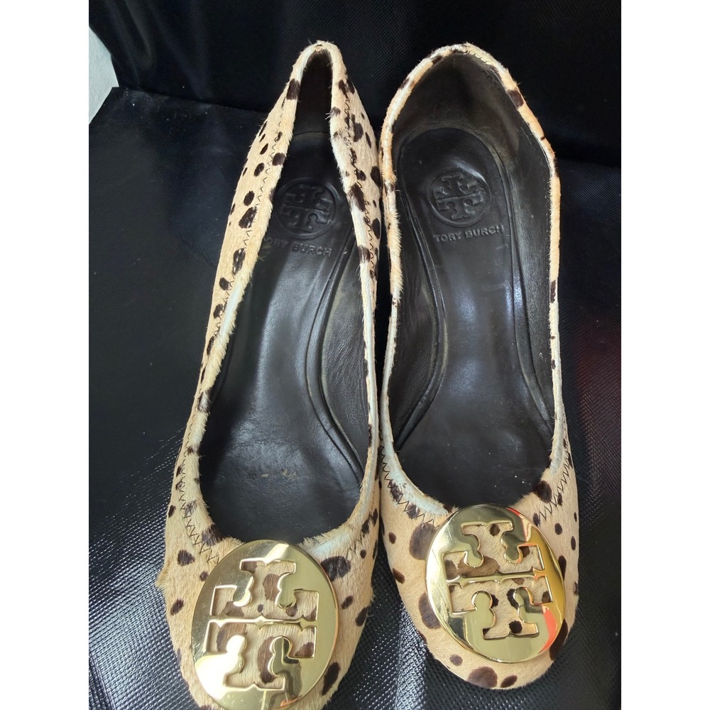 Tory Burch Sally Wedge‎ Calf Hair Animal Print Gold Logo Pumps Tan Brown 7M